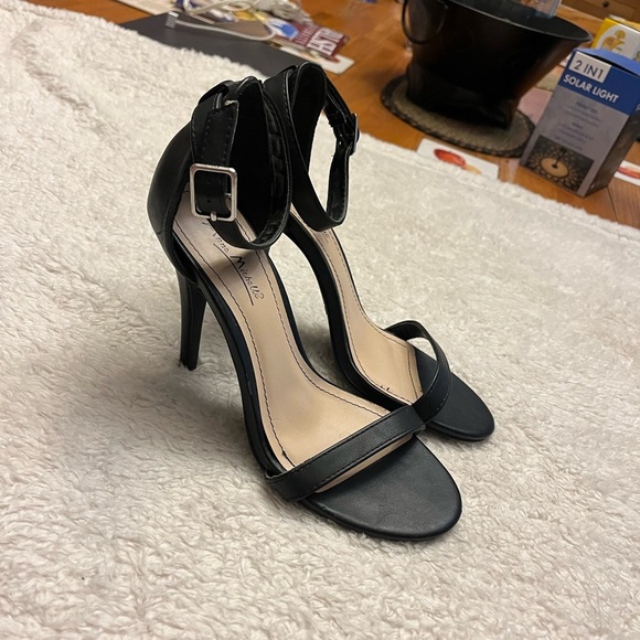 Anne Michelle Enzo Pump - Picture 3 of 7